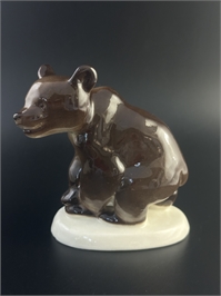 Статуэтка «Медвежонок присевший», фарфор, ЛФЗ, СССР, 1950-е гг. 002075