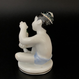 Статуэтка «Мальчик с виноградом», ЛФЗ, фарфор, СССР, 1950-е гг. 000810 - фото 13019