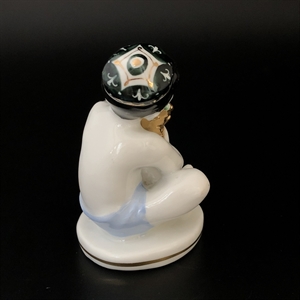 Статуэтка «Мальчик с виноградом», ЛФЗ, фарфор, СССР, 1950-е гг. 000810 - фото 13021