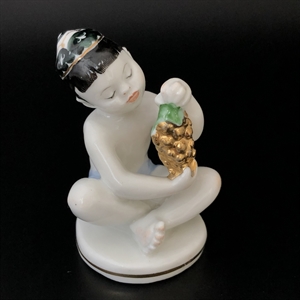 Статуэтка «Мальчик с виноградом», ЛФЗ, фарфор, СССР, 1950-е гг. 000810 - фото 13023