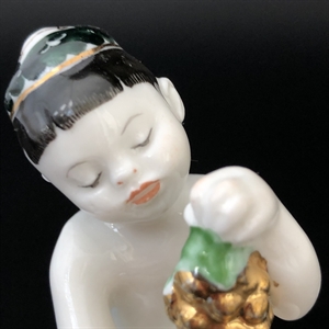 Статуэтка «Мальчик с виноградом», ЛФЗ, фарфор, СССР, 1950-е гг. 000810 - фото 13025