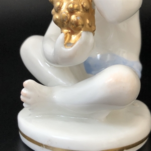 Статуэтка «Мальчик с виноградом», ЛФЗ, фарфор, СССР, 1950-е гг. 000810 - фото 13026