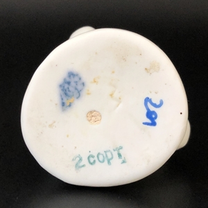 Статуэтка «Мальчик с виноградом», ЛФЗ, фарфор, СССР, 1950-е гг. 000810 - фото 13027