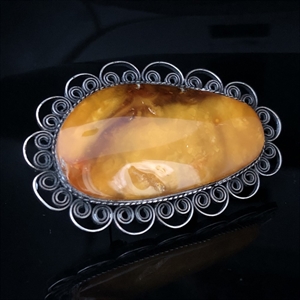 Брошь из природного балтийского янтаря , СССР 1970-е гг. 001057 - фото 1418