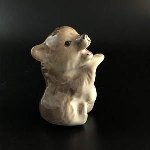 Статуэтка «Ревущий медвежонок», ЛФЗ, фарфор, СССР, 1950-е гг. 001150 - фото 14360 Статуэтка «Ревущий медвежонок», ЛФЗ, фарфор, СССР, 1950-е гг. 001150 - фото 14360