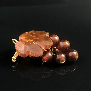 Брошь из формованного янтаря «Виноградная гроздь» , Калининград, 2000 год. 001614 - фото 1460
