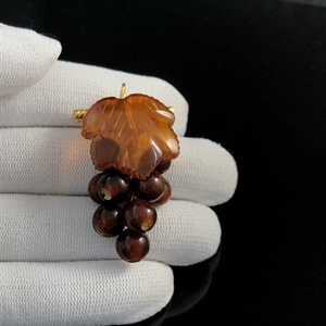 Брошь из формованного янтаря «Виноградная гроздь» , Калининград, 2000 год. 001614 - фото 1465