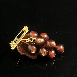 Брошь из формованного янтаря «Виноградная гроздь» , Калининград, 2000 год. 001614 - фото 1466