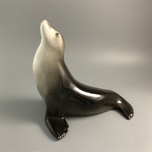 Статуэтка «Тюлень», ЛФЗ, фарфор, СССР, 1970-е гг. 001139 - фото 14740 Статуэтка «Тюлень», ЛФЗ, фарфор, СССР, 1970-е гг. 001139 - фото 14740