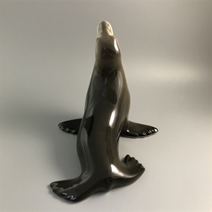 Статуэтка «Тюлень», ЛФЗ, фарфор, СССР, 1970-е гг. 001139 - фото 14741 Статуэтка «Тюлень», ЛФЗ, фарфор, СССР, 1970-е гг. 001139 - фото 14741