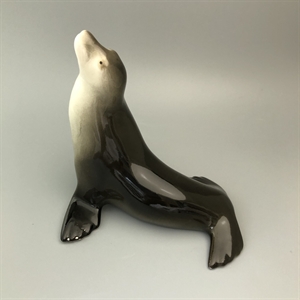 Статуэтка «Тюлень», ЛФЗ, фарфор, СССР, 1970-е гг. 001139 - фото 14742 Статуэтка «Тюлень», ЛФЗ, фарфор, СССР, 1970-е гг. 001139 - фото 14742