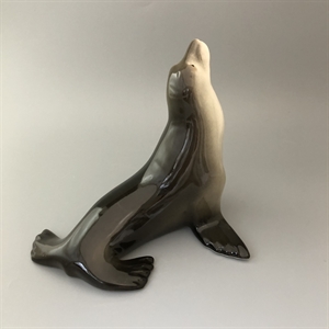 Статуэтка «Тюлень», ЛФЗ, фарфор, СССР, 1970-е гг. 001139 - фото 14744 Статуэтка «Тюлень», ЛФЗ, фарфор, СССР, 1970-е гг. 001139 - фото 14744
