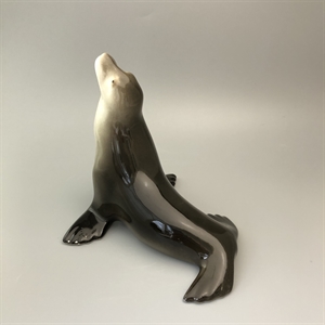 Статуэтка «Тюлень», ЛФЗ, фарфор, СССР, 1970-е гг. 001139 - фото 14745 Статуэтка «Тюлень», ЛФЗ, фарфор, СССР, 1970-е гг. 001139 - фото 14745