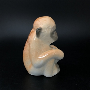 Статуэтка ЛФЗ «Обезьянка с мячом», СССР, фарфор, 1960-е гг. 001051 - фото 15035 Статуэтка ЛФЗ «Обезьянка с мячом», СССР, фарфор, 1960-е гг. 001051 - фото 15035