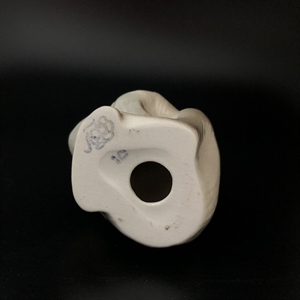 Статуэтка ЛФЗ «Обезьянка с мячом», СССР, фарфор, 1960-е гг. 001247 - фото 15053