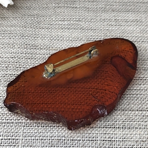 Брошь из цельного природного янтаря, СССР, 1970-1980-е гг. 001335 - фото 1524