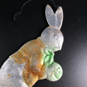 Антикварная ёлочная игрушка Заяц с мячом, объёмный картонаж, СССР, 1940-е гг. 001896 - фото 21159