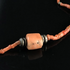 Чокер из антикварного природного рубленого коралла 001910