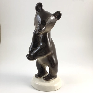 Статуэтка «Медвежонок бурый стоящий», ЛФЗ, фарфор, СССР, 1960-е гг. 001917