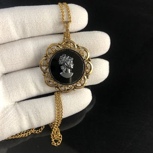 Чешская подвеска на цепочке «Камея», 1970-е гг. 001928 - фото 21791