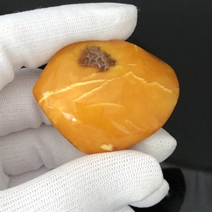 Брошь из цельного природного янтаря, СССР, 1970-е гг. 001976 - фото 22600