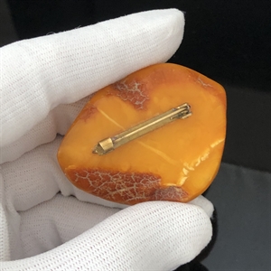 Брошь из цельного природного янтаря, СССР, 1970-е гг. 001976 - фото 22601