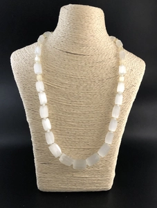 Чешские бусы из «сатинового» стекла, 47 см, 1950-е гг. 001982