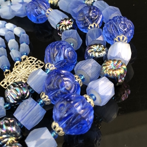 Трехрядное чешское колье из сатинового стекла, Чехословакия 1970-е гг. 001994 - фото 22879