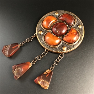 Брошь сакта с янтарем и подвесками, Прибалтика, 1970-е гг 002002 - фото 23056