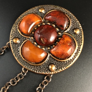 Брошь сакта с янтарем и подвесками, Прибалтика, 1970-е гг 002002 - фото 23057