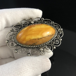 Брошь из природного балтийского янтаря , СССР 1970-е гг. 002046 - фото 23953