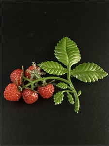 Пластиковая  брошь «Малинка», СССР, 1970-е гг. 002070