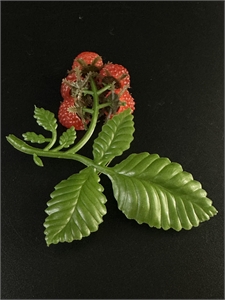 Пластиковая  брошь «Малинка», СССР, 1970-е гг. 002070