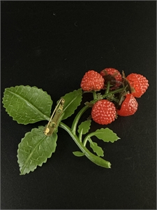 Пластиковая  брошь «Малинка», СССР, 1970-е гг. 002070