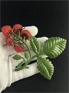 Пластиковая  брошь «Малинка», СССР, 1970-е гг. 002070