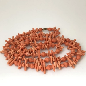 Длинные чешские бусы из кораллового стекла, 112 см, 1970-е гг. 001581