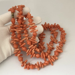 Длинные чешские бусы из кораллового стекла, 112 см, 1970-е гг. 001581