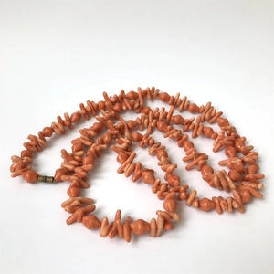 Длинные чешские бусы из кораллового стекла, 112 см, 1970-е гг. 001581
