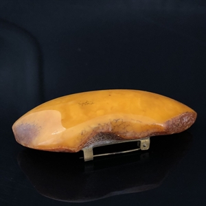 Крупная брошь из цельного природного янтаря, СССР, 1970-1980-е гг. 001687 - фото 6978