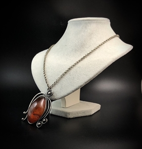 Крупный кулон на цепочке из коньячного природного янтаря, Прибалтика, 1980-е гг. 001536 - фото 7046