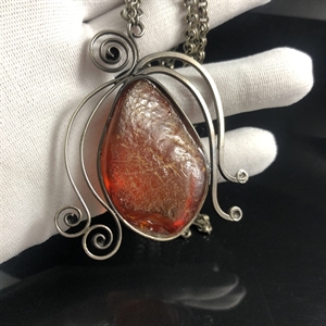 Крупный кулон на цепочке из коньячного природного янтаря, Прибалтика, 1980-е гг. 001536 - фото 7050