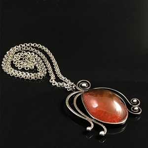 Крупный кулон на цепочке из коньячного природного янтаря, Прибалтика, 1980-е гг. 001536 - фото 7052