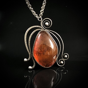 Крупный кулон на цепочке из коньячного природного янтаря, Прибалтика, 1980-е гг. 001536 - фото 7053