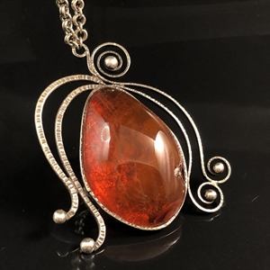 Крупный кулон на цепочке из коньячного природного янтаря, Прибалтика, 1980-е гг. 001536 - фото 7054