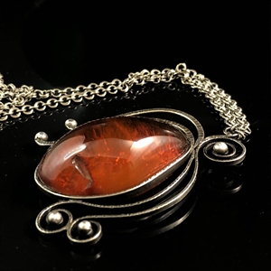 Крупный кулон на цепочке из коньячного природного янтаря, Прибалтика, 1980-е гг. 001536 - фото 7056