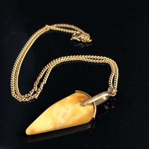 Кулон из природного балтийского янтаря «Зуб дракона», СССР, 1980-е гг. 001522 - фото 7384