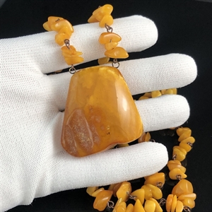 Кулон из цельного природного янтаря, Прибалтика, 1970-е гг. 001627 - фото 7403