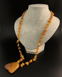 Кулон из цельного природного янтаря, Прибалтика, 1970-е гг. 001627 - фото 7405