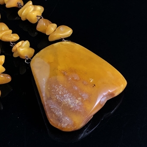 Кулон из цельного природного янтаря, Прибалтика, 1970-е гг. 001627 - фото 7407