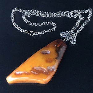 Кулон на цепочке из цельного природного янтаря, СССР, 1960-70-е гг. 001399 - фото 7527